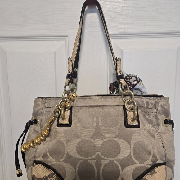 Coach Purse Faux Snakeskin details - Picture 7 of 17